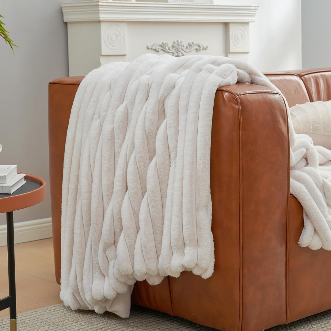 Velvique | Luxurious Fleece Blanket for All Seasons