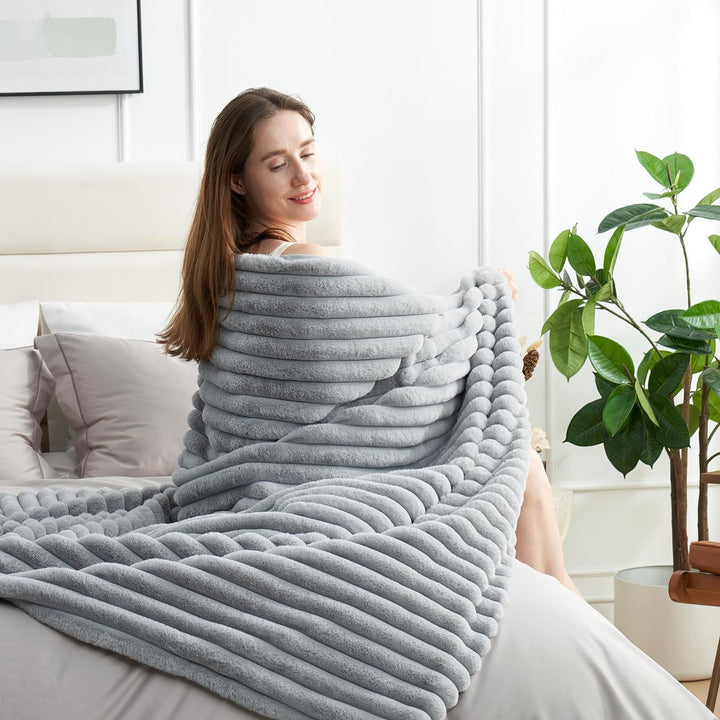 Velvique | Luxurious Fleece Blanket for All Seasons