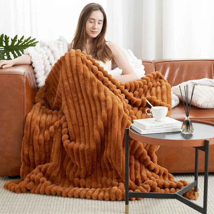 Velvique | Luxurious Fleece Blanket for All Seasons