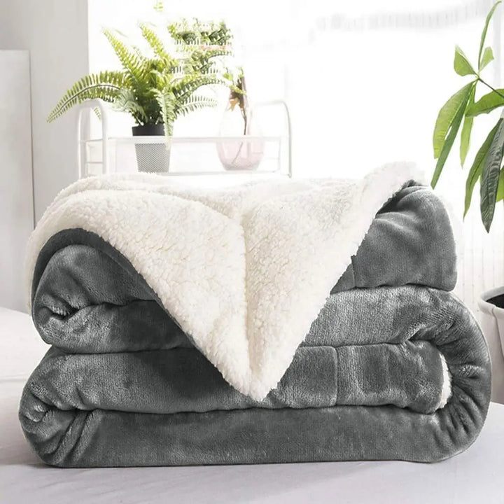 FluffHaven | Soft and Reversible Sherpa Fleece Blanket