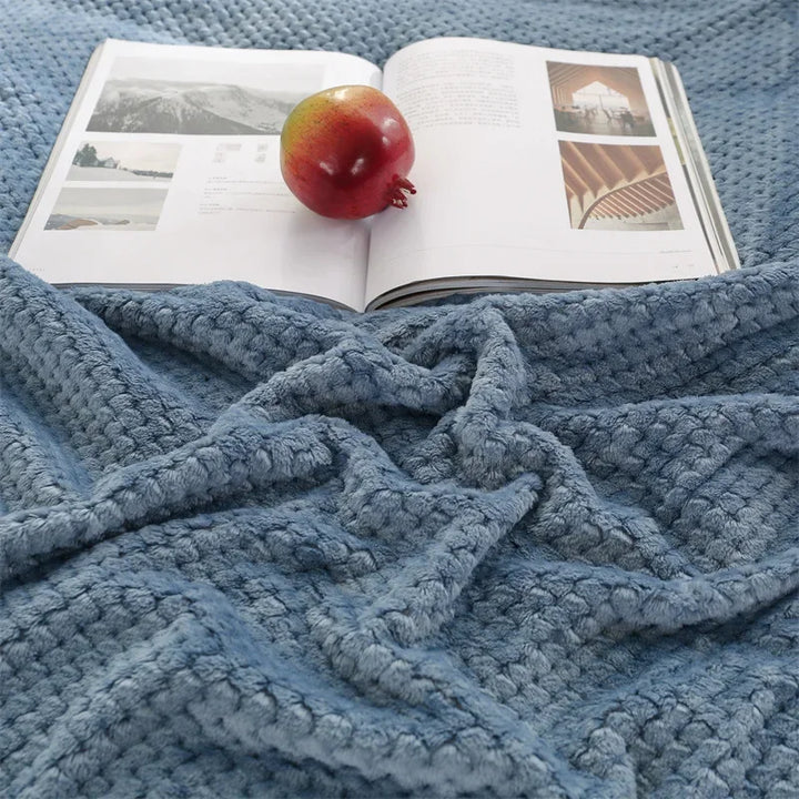 HugHaven | Cozy Coral Fleece Blanket with Pineapple Pattern