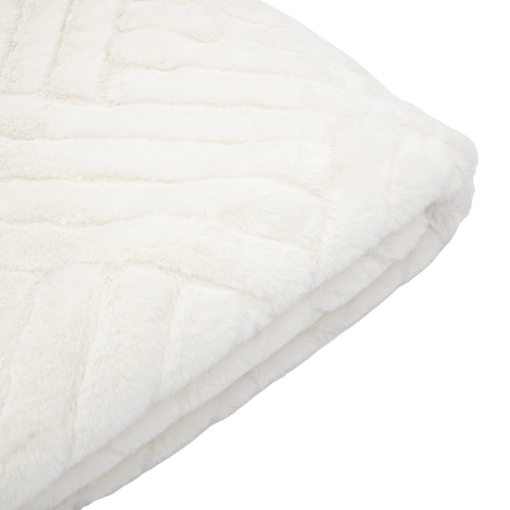 CHEVRON CREAM FAUX FUR THROW