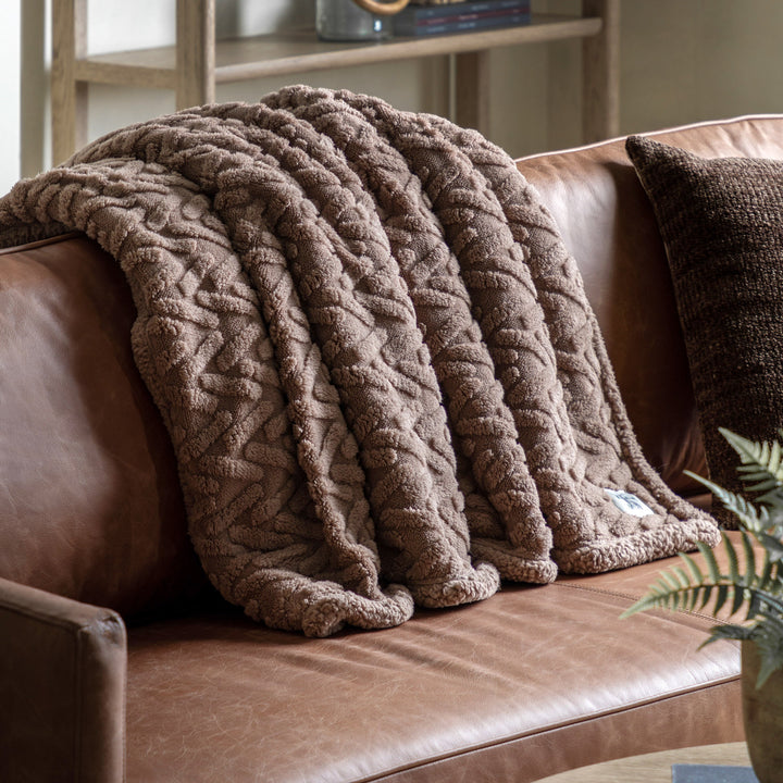 GABLE CHUNKY SHERPA THROW