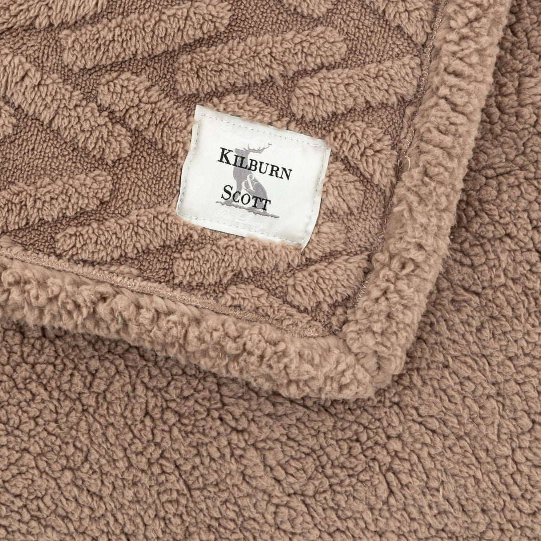 GABLE CHUNKY SHERPA THROW